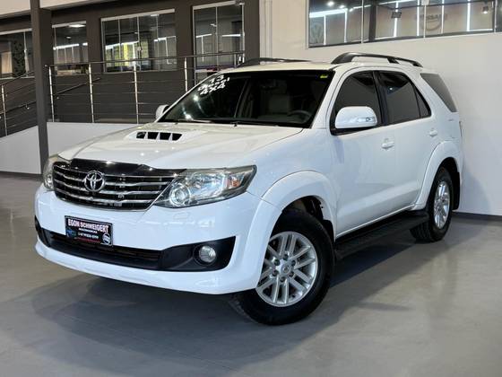 TOYOTA HILUX SW4 3.0 SRV 4X4 16V TURBO INTERCOOLER DIESEL 4P AUTOMÁTICO TOYOTA HILUX SW4 3.0 SRV 4X4 16V TURBO INTERCOOLER DIESEL 4P AUTOMÁTICO
